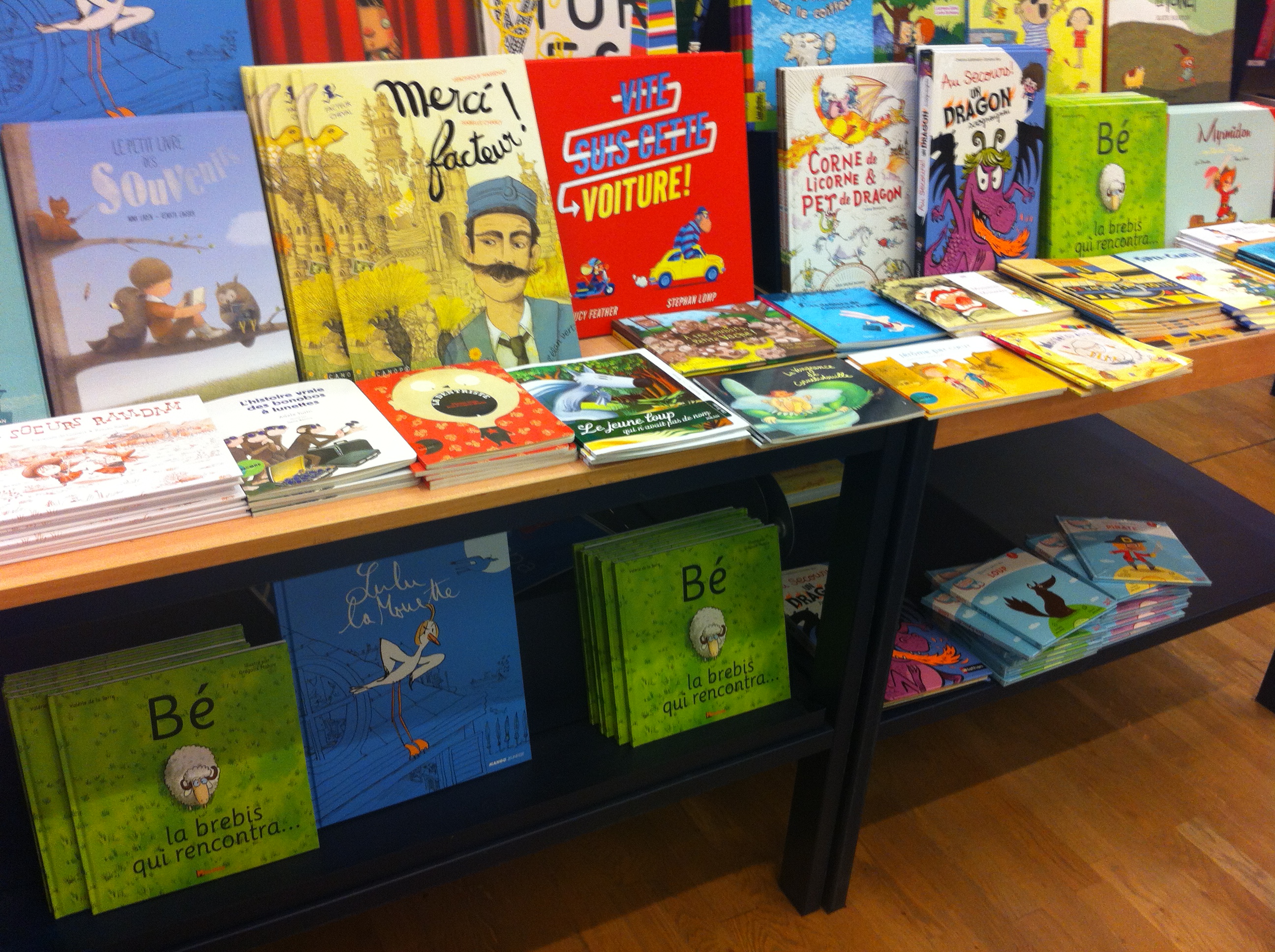 Des piles de notre titre Bé, la brebis qui rencontra...